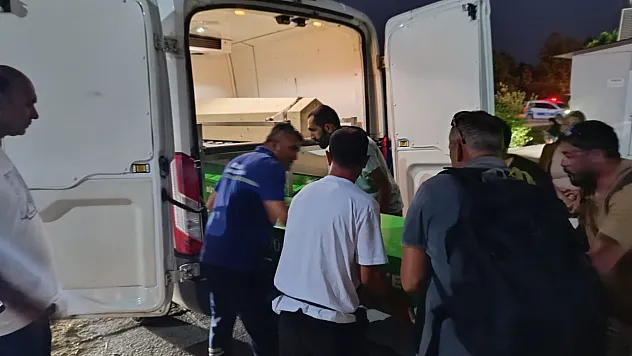 Fethiye'de yamaç paraşütü kazasında hayatını kaybeden 2 kişinin cenazeleri Adli Tıp'a gönderiliyor