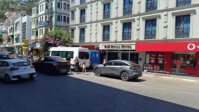 Fethiye'de yaz sezonuyla birlikte trafik yoğunlaştı, durak ihlalleri arttı