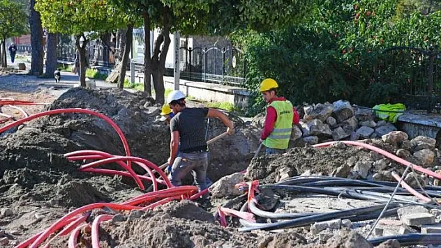 Fethiye'de Yol ve Alt Yapı Çalışmaları Devam Ediyor