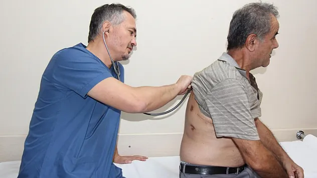 Fethiye'den Denizli'ye giden hastanın akciğerinden 20 santimetrelik dev bül çıkarıldı