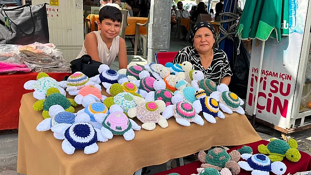 Fethiye'den turistlere el emeği hatıra: Örgü caretta carettalar