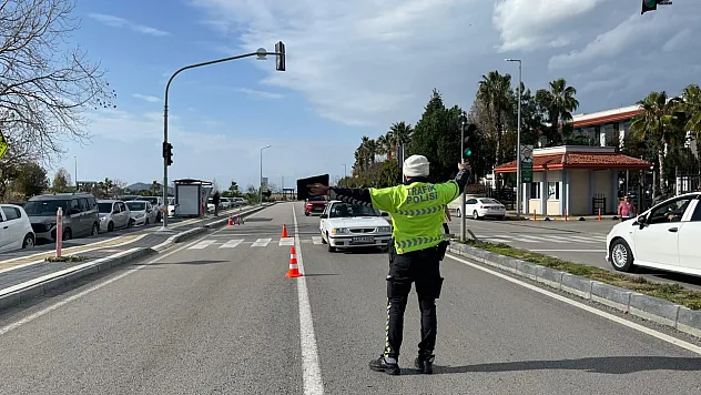 Fethiye Devlet Hastanesi önünde motosiklet ve otomobillere yönelik uygulama