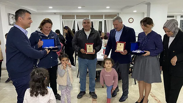 Fethiye esnaflarından depremzedelere iftar yemeği