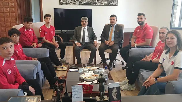 Fethiye Gençlik ve Spor İlçe Müdürlüğü ve Genç Sporculardan Belediye'ye Ziyaret