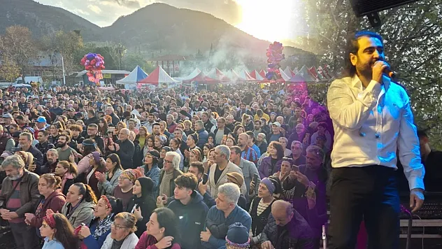 Fethiye Hamsi Festivali Selçuk Balcı konseri ile taçlandı
