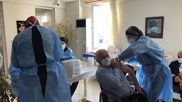 Fethiye huzurevinde Covid-19 aşısı uygulaması yapıldı