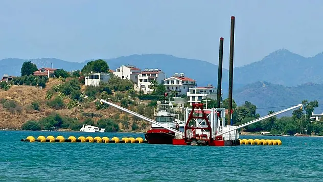 Fethiye Körfezi'nde dip çamuru temizliği için ilk adım atıldı