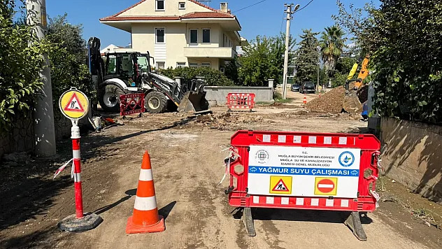 Fethiye Menteşeoğlu'nda drenaj çalışmaları devam ediyor