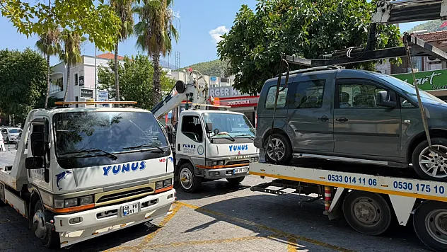 Fethiye merkezde uygunsuz park denetimi: Çok sayıda araç çekildi