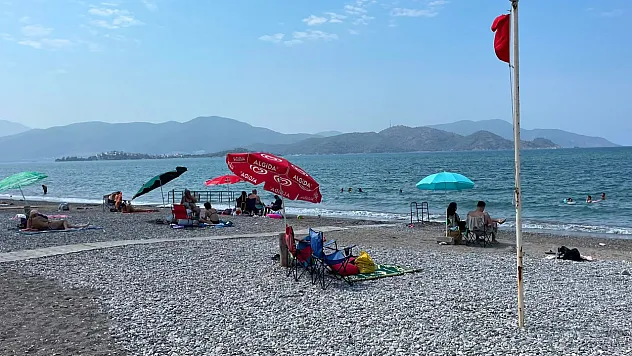 Fethiye'nin bunaltıcı neminde vatandaşın nefes aldığı nokta 'Çalış Plajı'