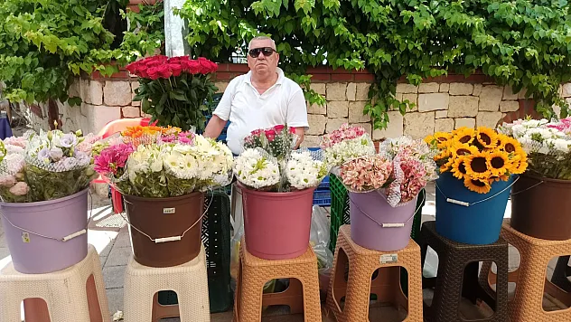 Fethiye'nin Sevilen Esnafı 'Çiçekçi Ahmet' 33 Yıldır Tezgahının Başında