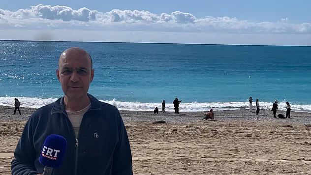 Fethiye Ölüdeniz'de gökyüzü Çinli misafirlerle şenlendi
