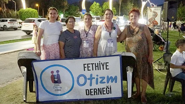 Fethiye Otizm Derneği'nden anlamlı buluşma: Üyeler ve aileler sahilde bir araya geldi