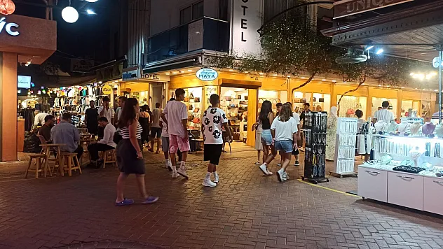 Fethiye Paspatur Çarşısı'nda Akşam Hareketliliği
