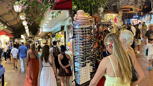 Fethiye Paspatur'da Akşam Saatlerinde Yerli ve Yabancı Turist Yoğunluğu