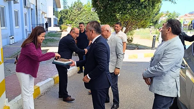 Fethiye Protokolünden Devlet Hastanesi Personeline Bayram Ziyareti