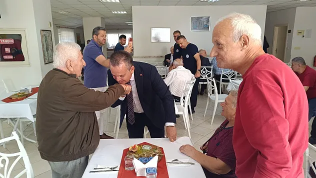 Fethiye Protokolünden Huzurevi Sakinlerine Bayram Ziyareti