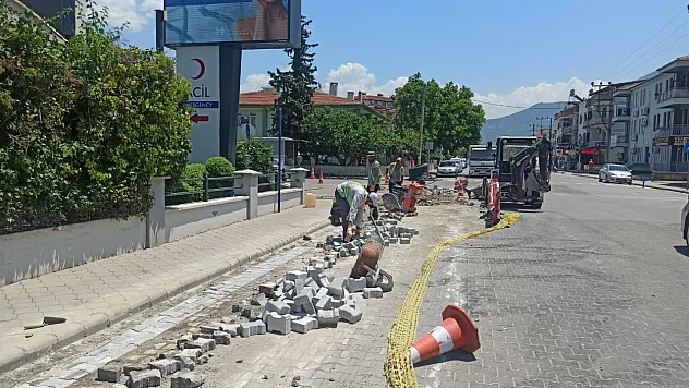 Fethiye Sadi Pekin Caddesi'nde fiber altyapı çalışması başladı