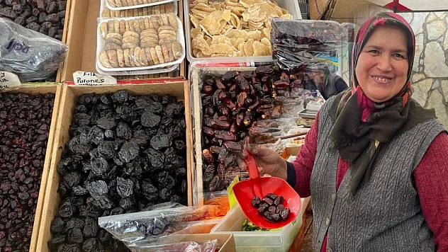 Fethiye Salı Pazarı'nda Ramazan hareketliliği: Tezgahlarda hurma yerini aldı
