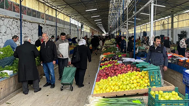 Fethiye Salı Pazarı'nda tezgahlar doldu: İşte güncel fiyatlar