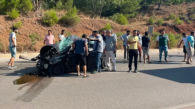 Fethiye-Seydikemer Yolunda Korkutan Kaza: Araçlar Kafa Kafaya Çarpıştı