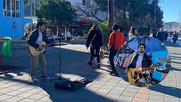 Fethiye sokaklarında müzik sesi: Çağatay Fazıl Akgün gönüllere dokunuyor