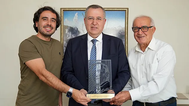 Fethiye Ticaret ve Sanayi Odası'ndan 40 Yılı Aşan Üyelere Teşekkür Plaketi