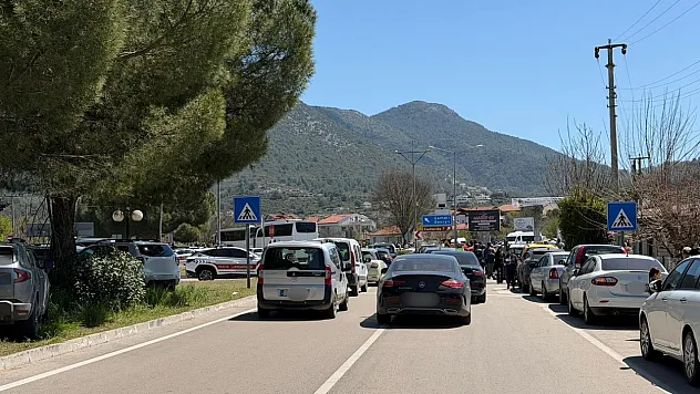 Fethiye Yeşilüzümlü'de Festival yoğun ilgi görüyor: Trafik yavaşladı