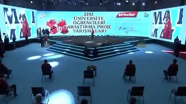 Fethiyeli öğrenci ödülünü Cumhurbaşkanı Erdoğan'dan aldı