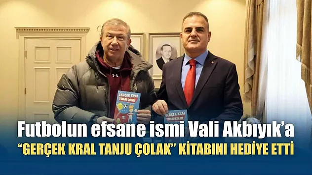 Futbolun efsane ismi Vali Akbıyık'a 'Gerçek Kral Tanju Çolak' kitabını hediye etti