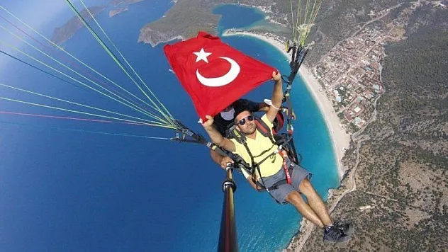 Gazeteciler, Basın Bayramını gökyüzünde kutladı