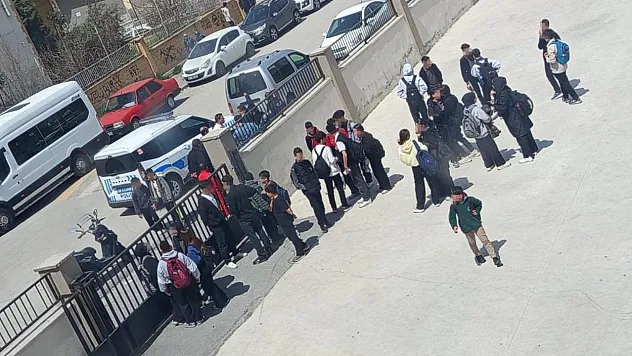 Gaziantep'te lise önünde kurusıkı tabancalı saldırı paniği
