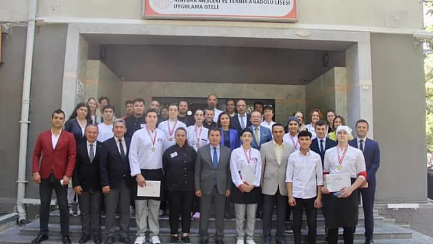 Genç Aşçılar Yeteneklerini Sergiledi