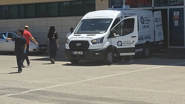 Genç kadını tabancayla vurarak öldürüp, ardından intihar etti