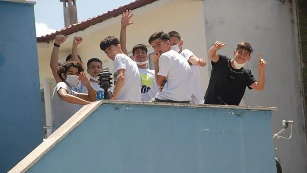 Gençlere 4 Saat İzin Yetmedi