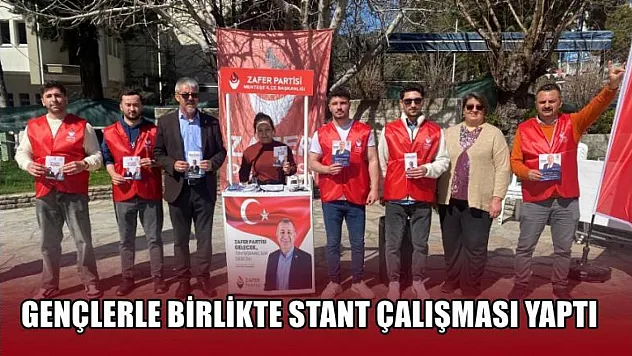 Gençlerle Birlikte Stant Çalışması Yaptı