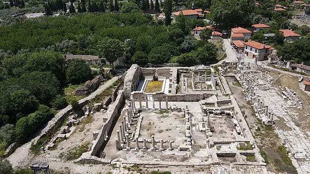 'Gladyatörler şehri' Stratonikeia, bayram tatilinde de ziyaretçilerini tarihi yolculuğa çıkarıyor