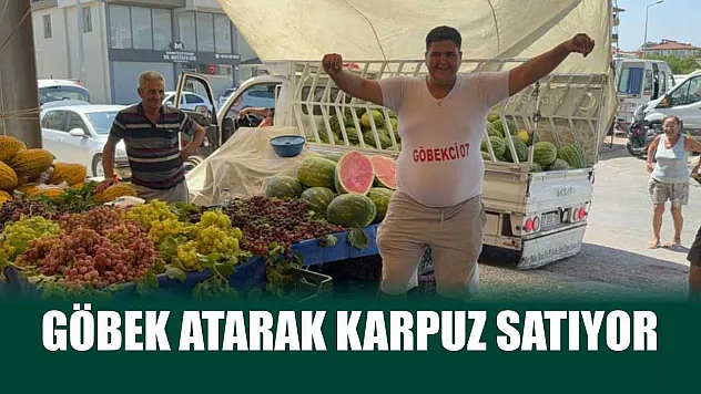 Göbek atarak karpuz satıyor