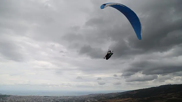 Gökyüzünde nefes kesen yarışma