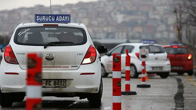 Güneşe çıkamayan sürücü adayı direksiyon sınavına akşam girecek