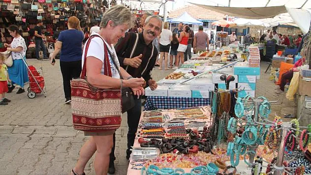 PAZARDA TURİST BEREKETİ