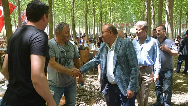 BAŞKAN OTGÖZ, 1 MAYIS'I İŞÇİLERLE PİKNİK YAPARAK KUTLADI