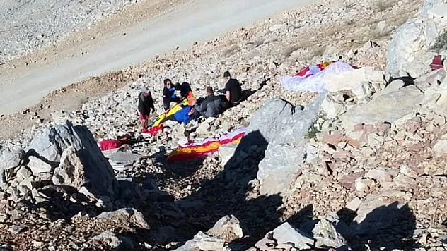 HOLLANDALI PARAŞÜTÇÜYÜ AKUT KURTARDI