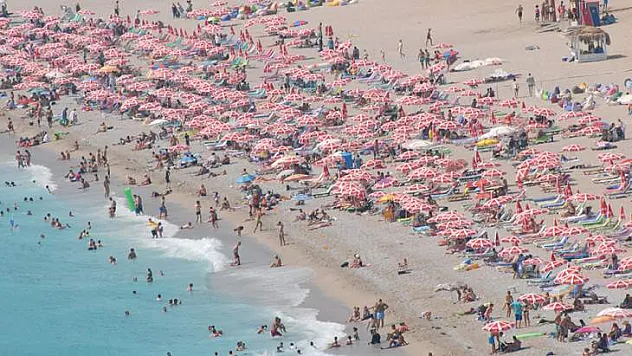 Sahiller Yabancı Turistlere Kaldı