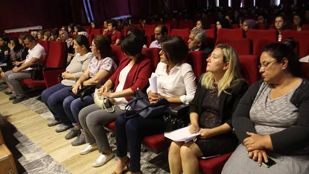 SAĞLIKTA HEMŞİRELER ÖNCÜ BİR SES KONULU PANEL İLGİYLE İZLENDİ
