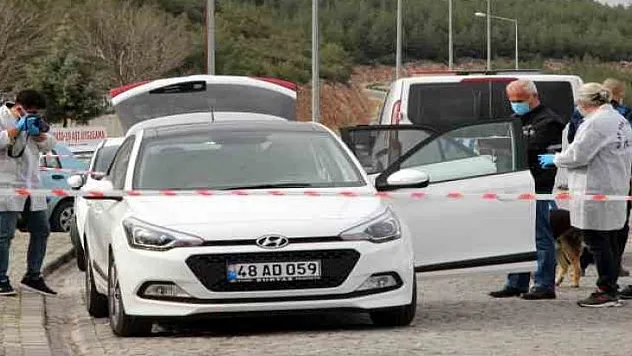 HASTANE ACİL SERVİSİ OTOPARKINDA ARAÇ İÇİNDE BAŞINDA POŞETLE ÖLÜ BULUNDU