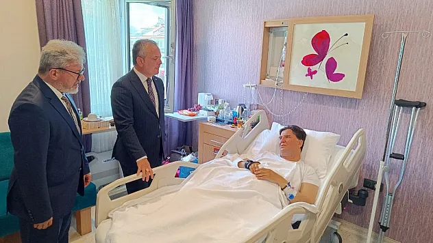 Hastanede Tedavi Gören Alim Karaca'ya Bayram Ziyareti
