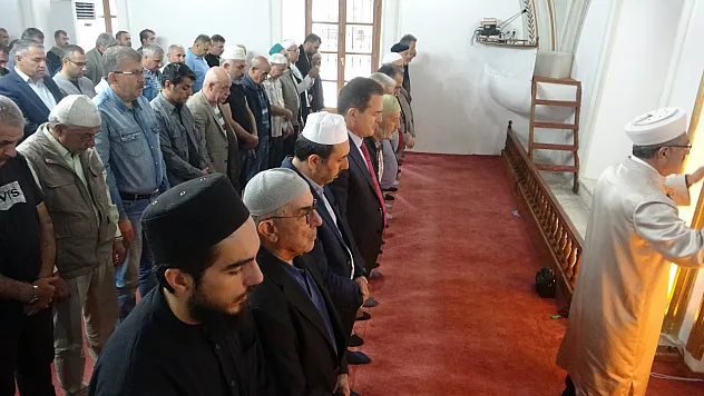 Hayatını kaybeden Filistinliler için gıyabi cenaze namazı kılındı