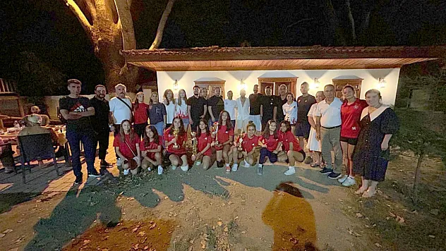 Hokeyciler İçin Kutlama Yemeği Düzenlendi