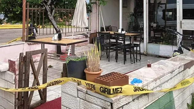 Husumetli olduğu adamı ve onun eşini tabancayla yaraladıktan sonra intihar etti
